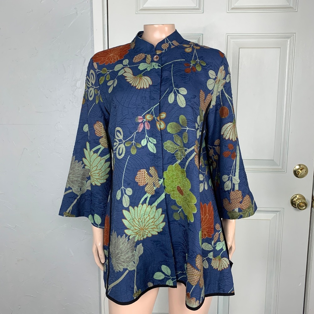 NEW CITRON Santa Monica Blouse Medium Silk Button Garden in blue Asian Shirt G13